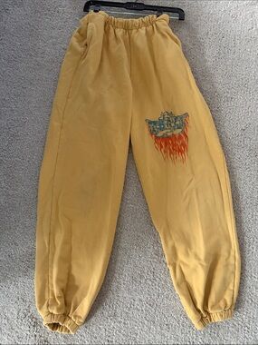 BoysLie Sz med Yellow Sweatpants with Graphic Flame Detail